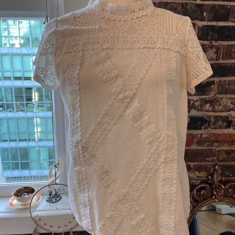 Elegant White Lace Women's Top